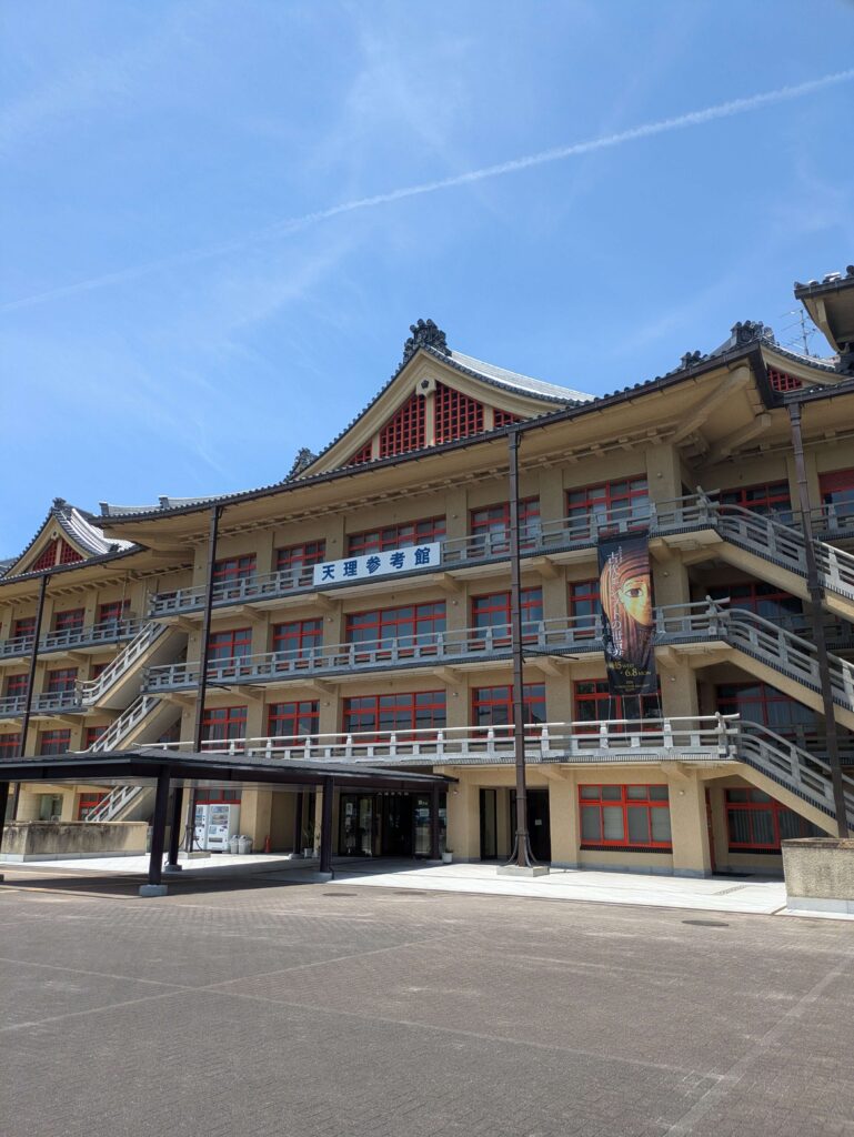 天理参考館!飛行機雲が素敵よ!