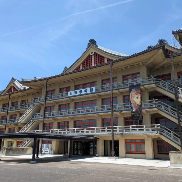 天理方面に寄ったついでに、気になっていた展示場を訪れました。⁡
⁡ ⁡
⁡天理参考館には初めての訪問。⁡
⁡この建物と、ポスターのコラボがなんとも素敵✨⁡
⁡ ⁡
⁡煌びやかな宝物の展示ではなく、温かみがあつて、興味を引かれる展示物が多かったです。⁡
⁡
⁡詳しくはブログに書きましたへー。⁡
⁡お時間ある方、エジプト好きの方はお立ち寄りください。⁡
⁡エジプトのことそんなに書いてないけど😏